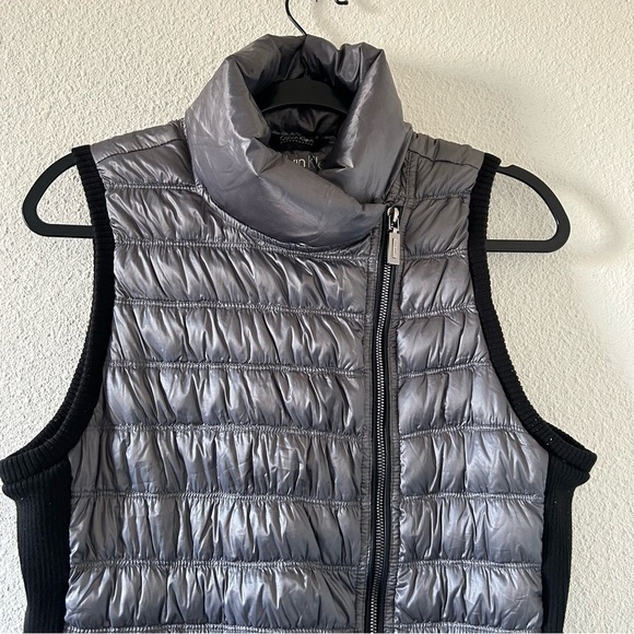 Calvin Klein Women’s Performance Premium Down Vest Medium Gray Metallic Sporty - Picture 3 of 16
